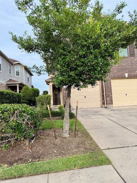 Building Photo - 16010 Limestone Lake Dr