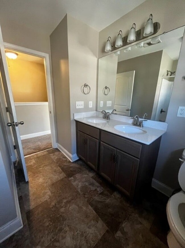 Building Photo - Affordable 2-Bedroom Townhome in the Heart of Lebanon, TN!