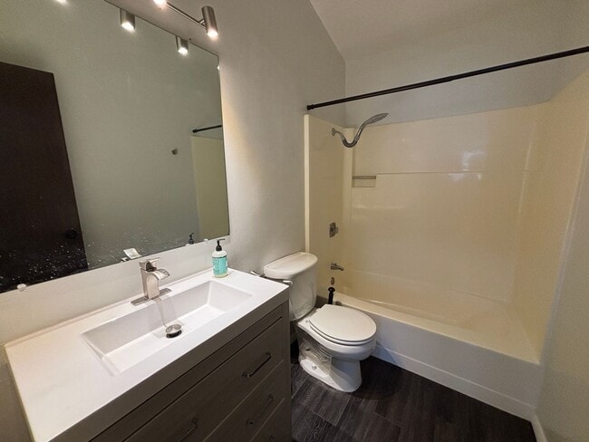 Building Photo - MOVE IN SPECIAL-- DECEMBER RENT FREE--Wonderful Single-Family Home in The Highland Area