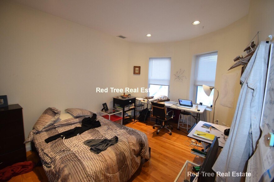 Building Photo - 1801 Beacon St