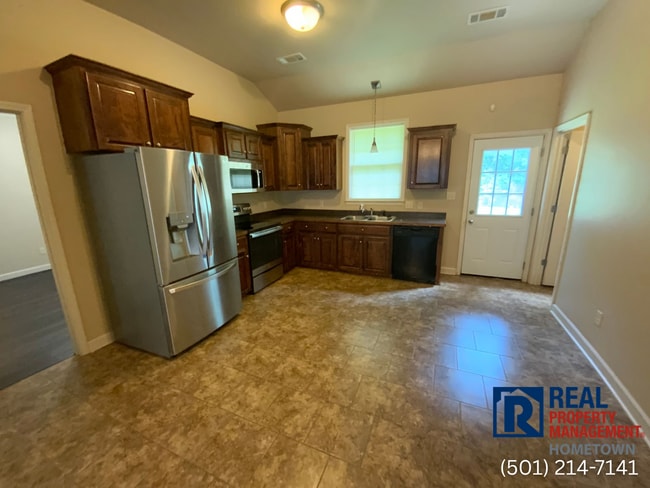 Building Photo - 7503 Royal Oaks Dr