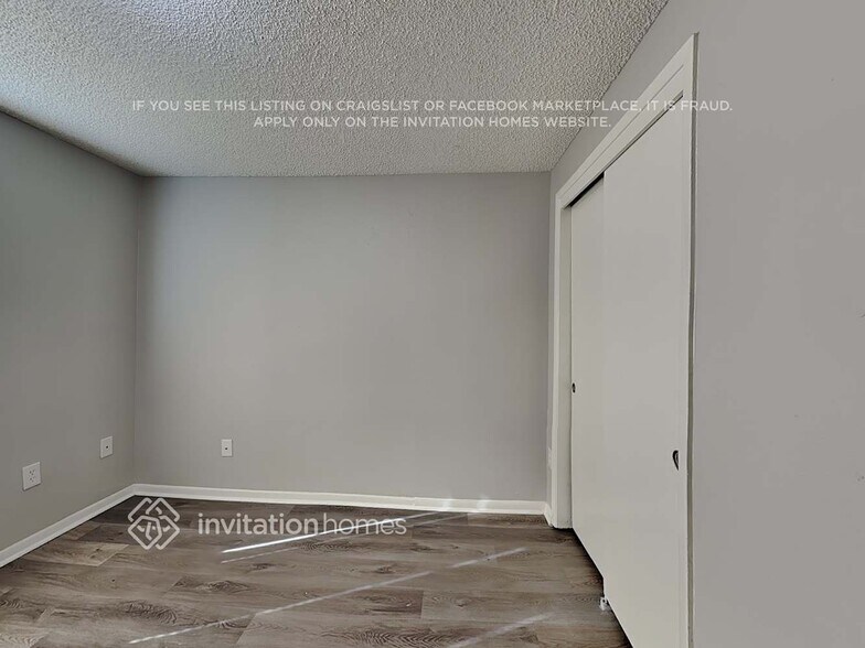 Building Photo - 5552 W Carol Ave