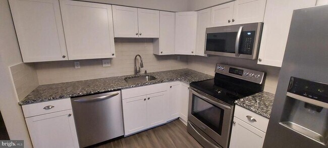 Building Photo - 10110 Shelldrake Cir