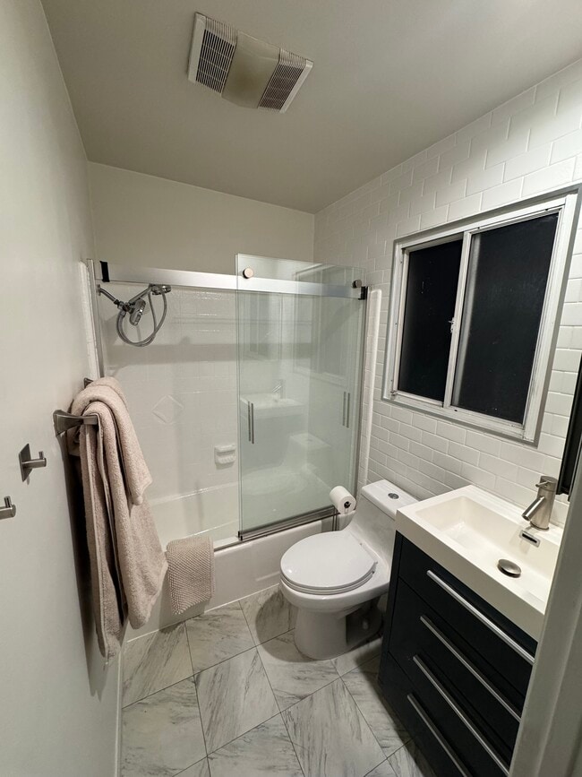 Building Photo - 137 27th St