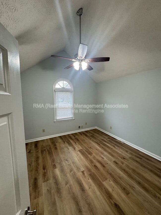 Building Photo - 129 Wagon Wheel Cir