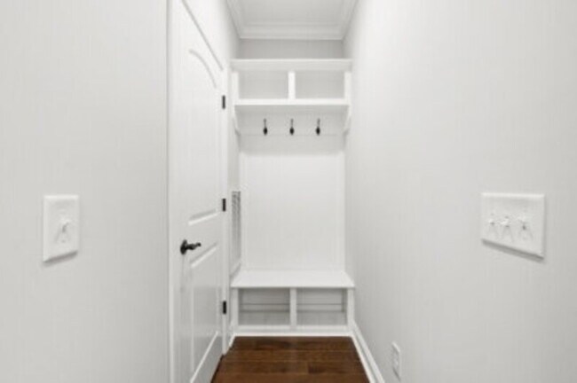 Building Photo - 585 Herons Brook Dr