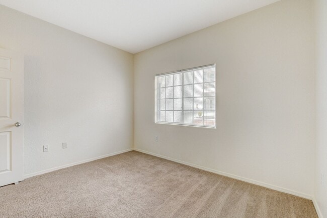 Building Photo - Beautiful 2 Bedroom 2 Full Bath Condo