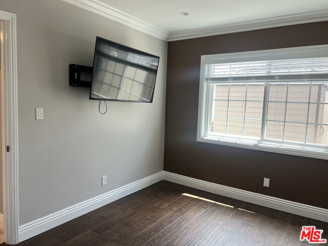 Building Photo - 9716 Casaba Ave
