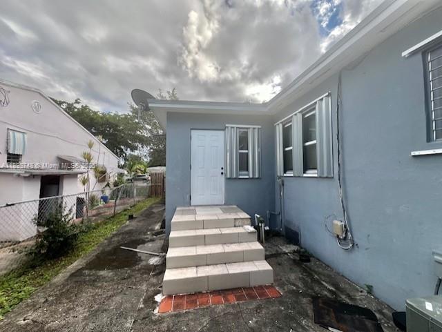 Building Photo - 805 NE 134th St