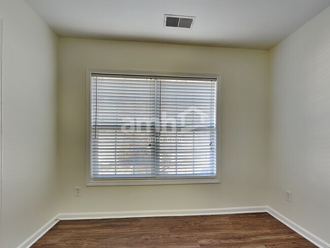 Building Photo - 1315 Emory Ln NW