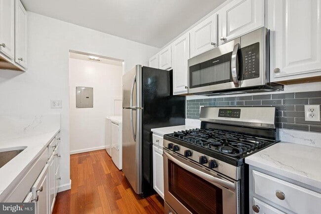 Building Photo - 706 Woodhollow Dr