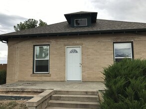 Building Photo - One of a kind ranch home with lake mountain views!