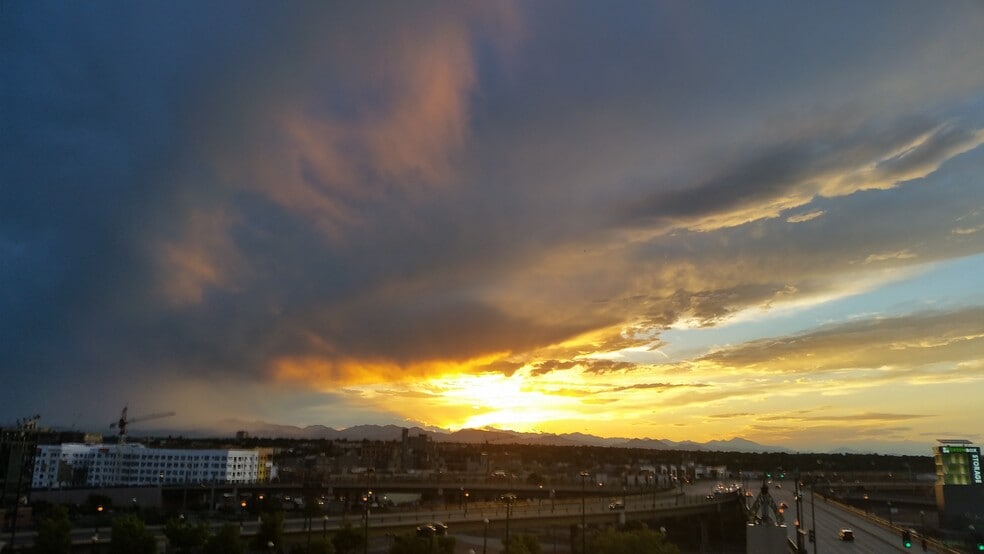 Breathtaking sunsets over Long's Peak - 2261 Blake Street