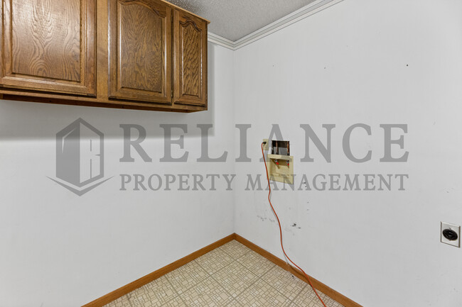 Building Photo - 510 N Parkridge St