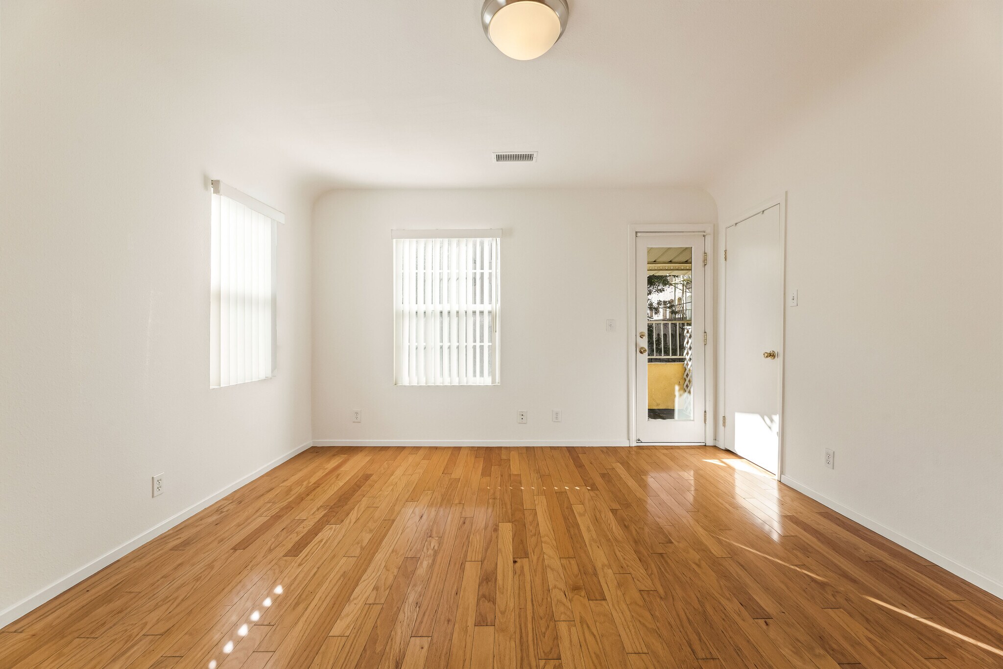 Front bedroom - 3611 1/2 W 4th St