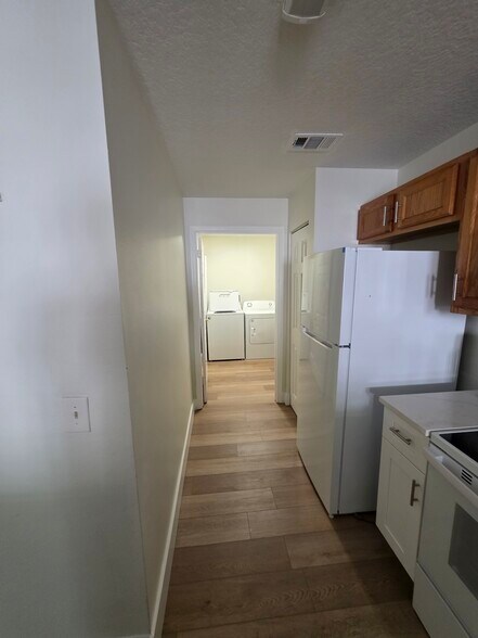 Building Photo - 512 13th Pl