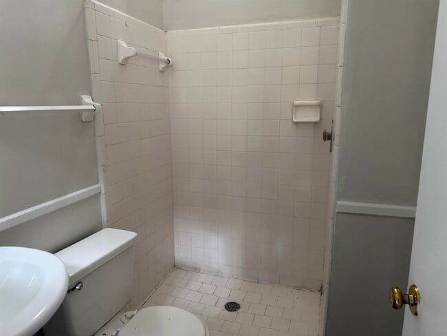 Building Photo - 203 Parkbrook Cir