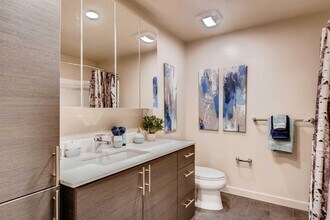 Building Photo - Parla