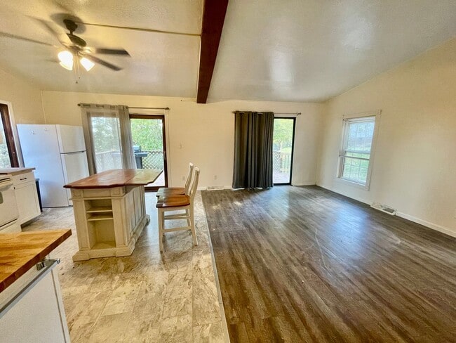 Building Photo - MUST SEE! 3 Bed 1 Bath Aliquippa PA