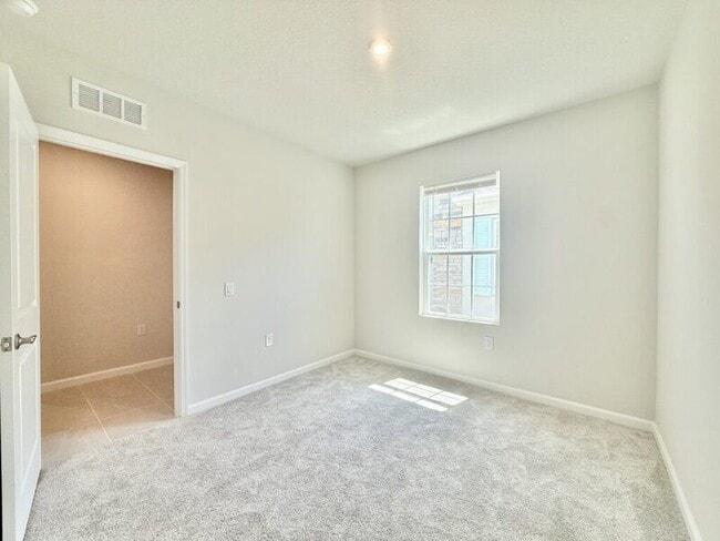 Building Photo - 499 Voltaire Dr