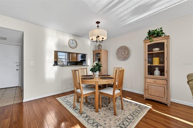 Building Photo - 7625 Sun Island Dr S