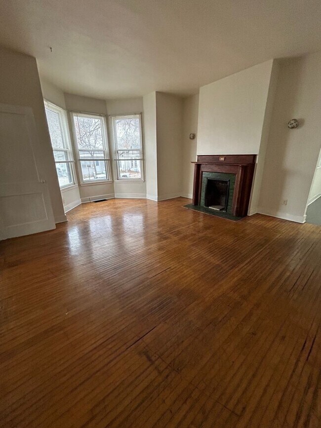 Building Photo - GB - 02 - Duplex