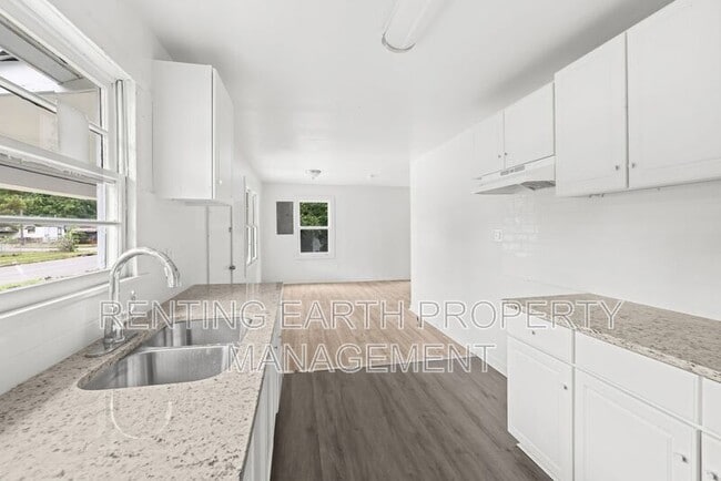 Building Photo - 1724 26th St SW