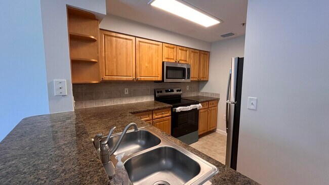 Building Photo - 2048 Alta Meadows Ln