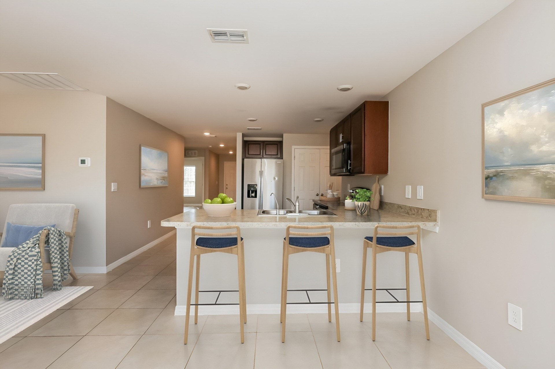 Building Photo - 548 Woodview Dr