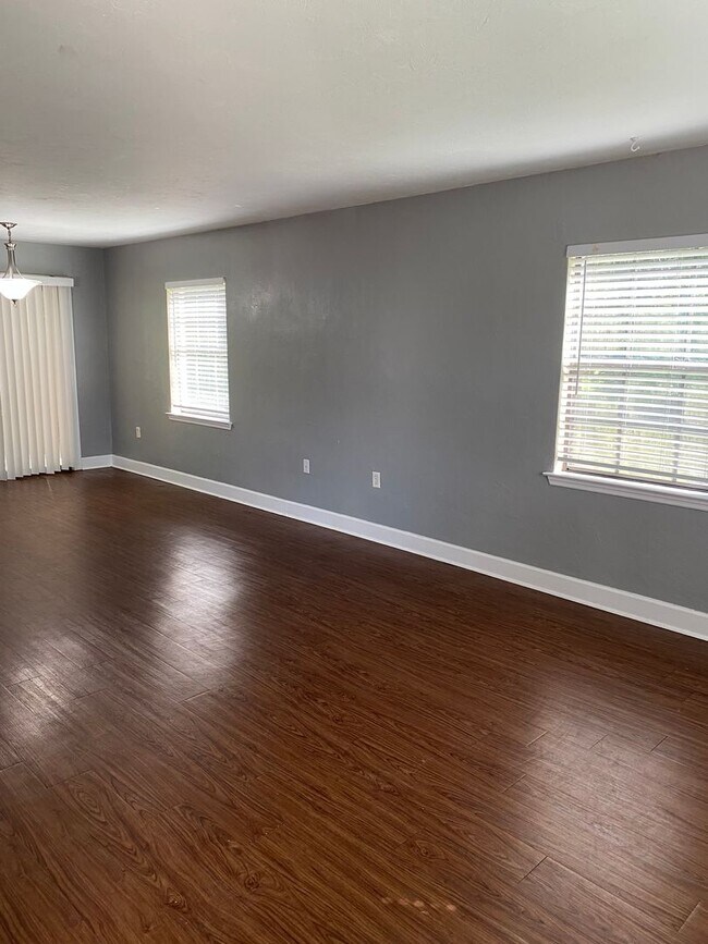 Building Photo - PORTLAND TOWNHOMES