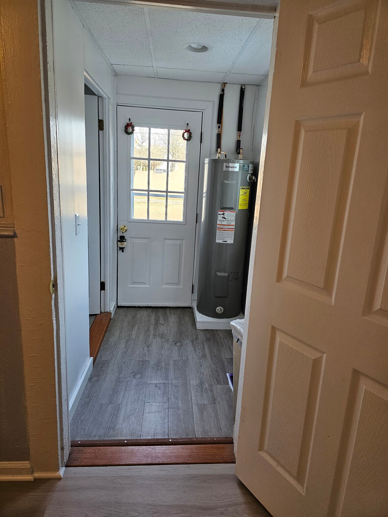 Back foyer - 421 Tazewell Ave