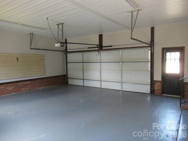 Building Photo - 7800 Cherry Point Dr