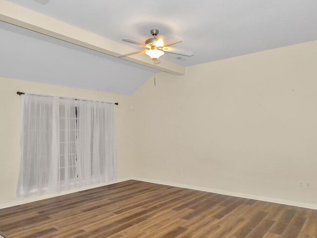 Building Photo - 48145 Mayflower Dr