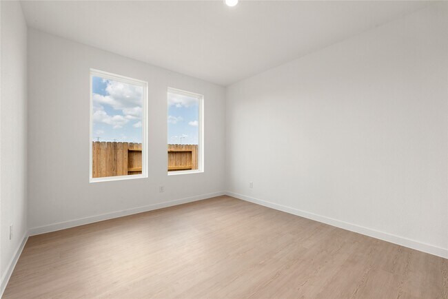 Building Photo - 13505 Harbor Pt Dr