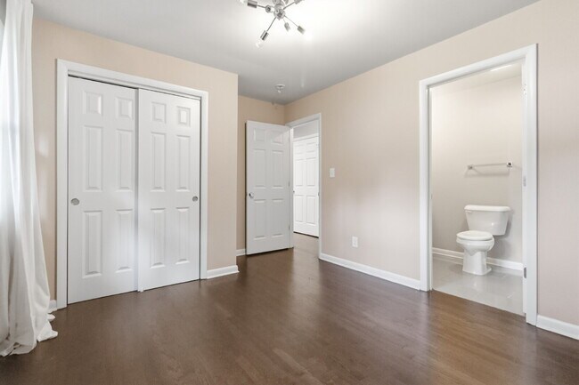 Building Photo - Plaza Midwood/Noda Duplex Property