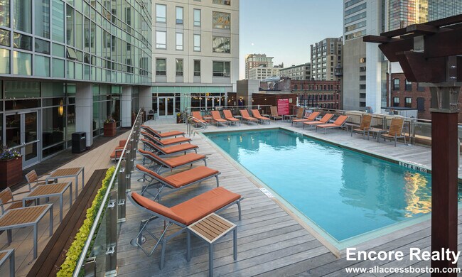 Building Photo - 665 Washington St