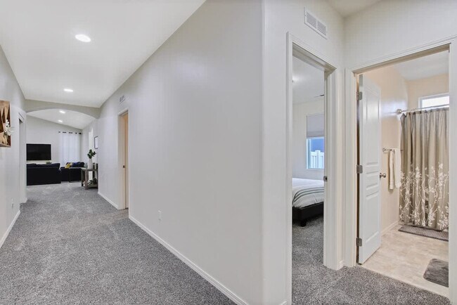 Building Photo - 2213 E Elm Grove Dr