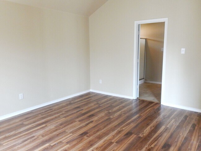 Building Photo - South Tyler - Handsome 3 Bedroom, 2 Bath H...