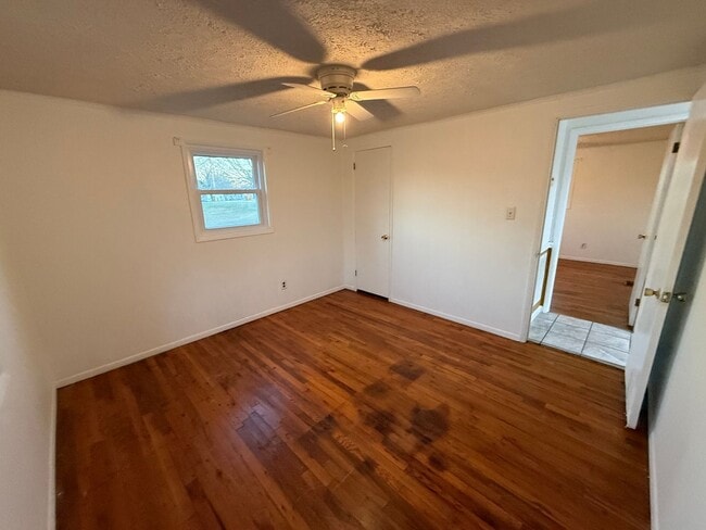 Building Photo - Home in Marion