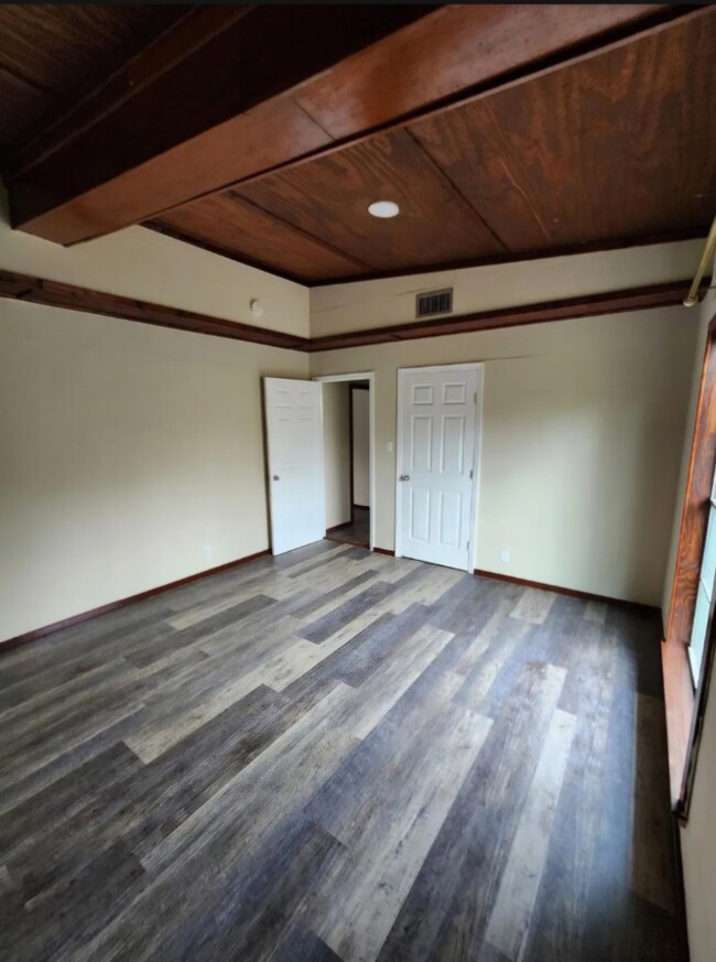 Building Photo - 57409 Brenchley Dr