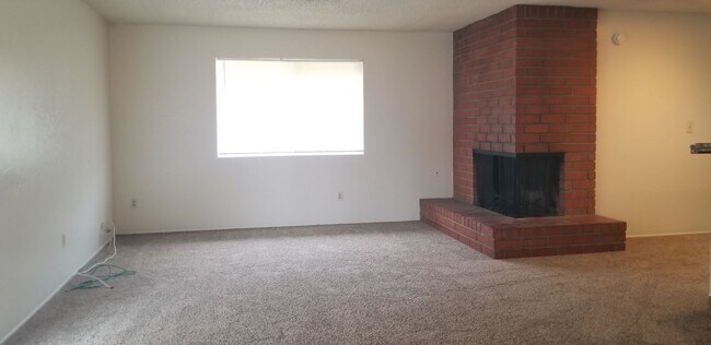 Building Photo - Ming Ave 1.