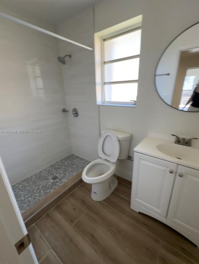 Building Photo - 111 SW 31st Ct