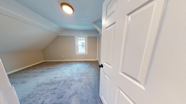 Building Photo - Old Brooklyn - 3 Bedroom Single Family Home