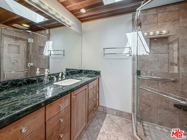 Building Photo - 2123 Sycamore Canyon Rd