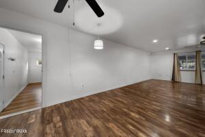 Building Photo - 463 Larson Rd