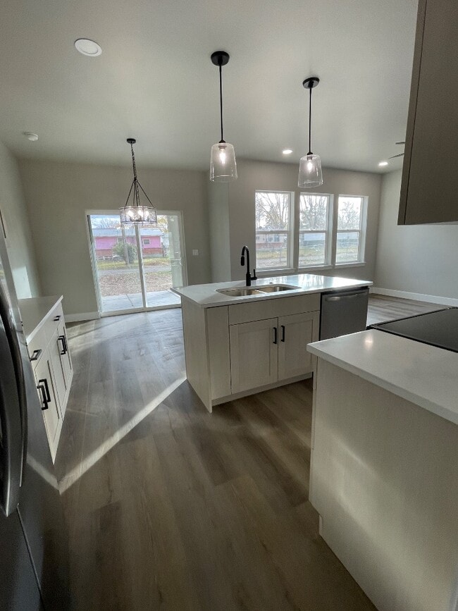 Building Photo - 2011 18th St