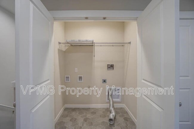 Building Photo - 8714 N 3rd Way