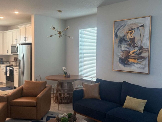 Building Photo - Modern 2-Bedroom Townhome with Garage Parking in the Heart of Jacksonville - Stylish Townhome – 1...