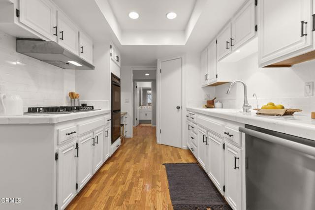 Building Photo - 640 S Lake Ave