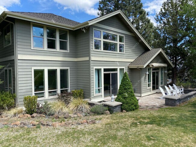 Building Photo - Stunning High-End Home on the 17th Hole at...